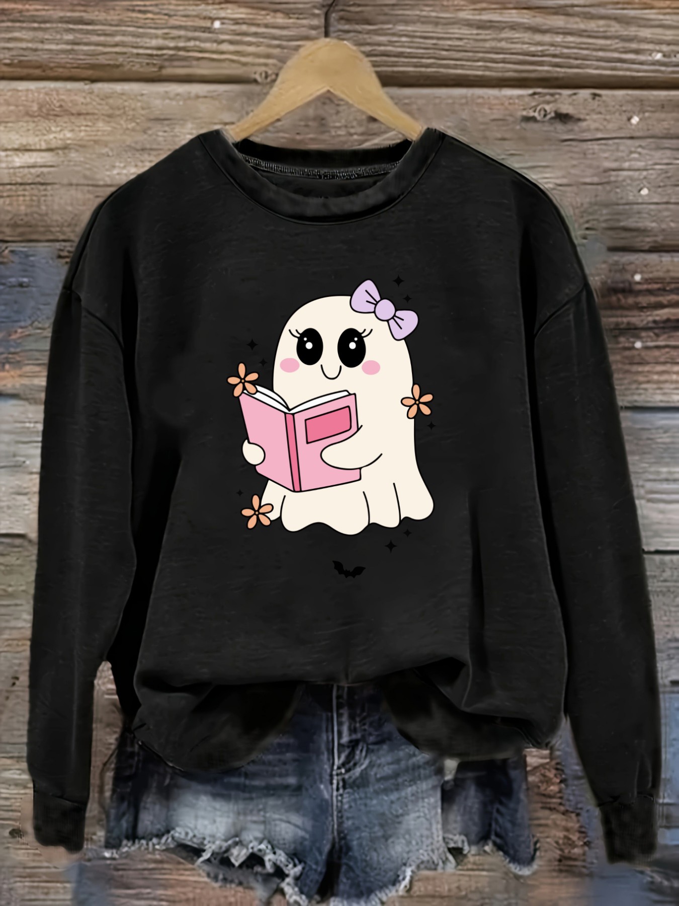 Winter Clothing Usa - เสื้อยืดแขนยาวคอกลมลำลองสำหรับผู้หญิง ลายผีน่ารักกำลังอ่านหนังสือสีชมพู เสื้อผ้าผู้หญิงคอกลม ซักเครื่องได้ ยืดหยุ่นเล็กน้อย ทรงหลวม